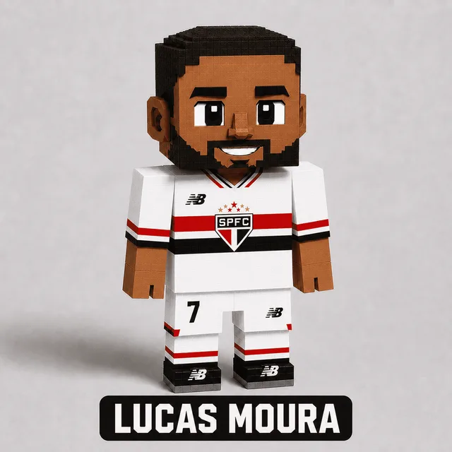 Boneco de papercraft do jogador Lucas Moura